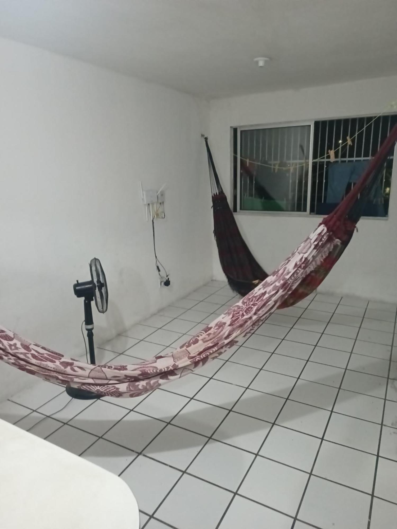 Com Cama Casal E Solteiro E Banheiro Privativo *