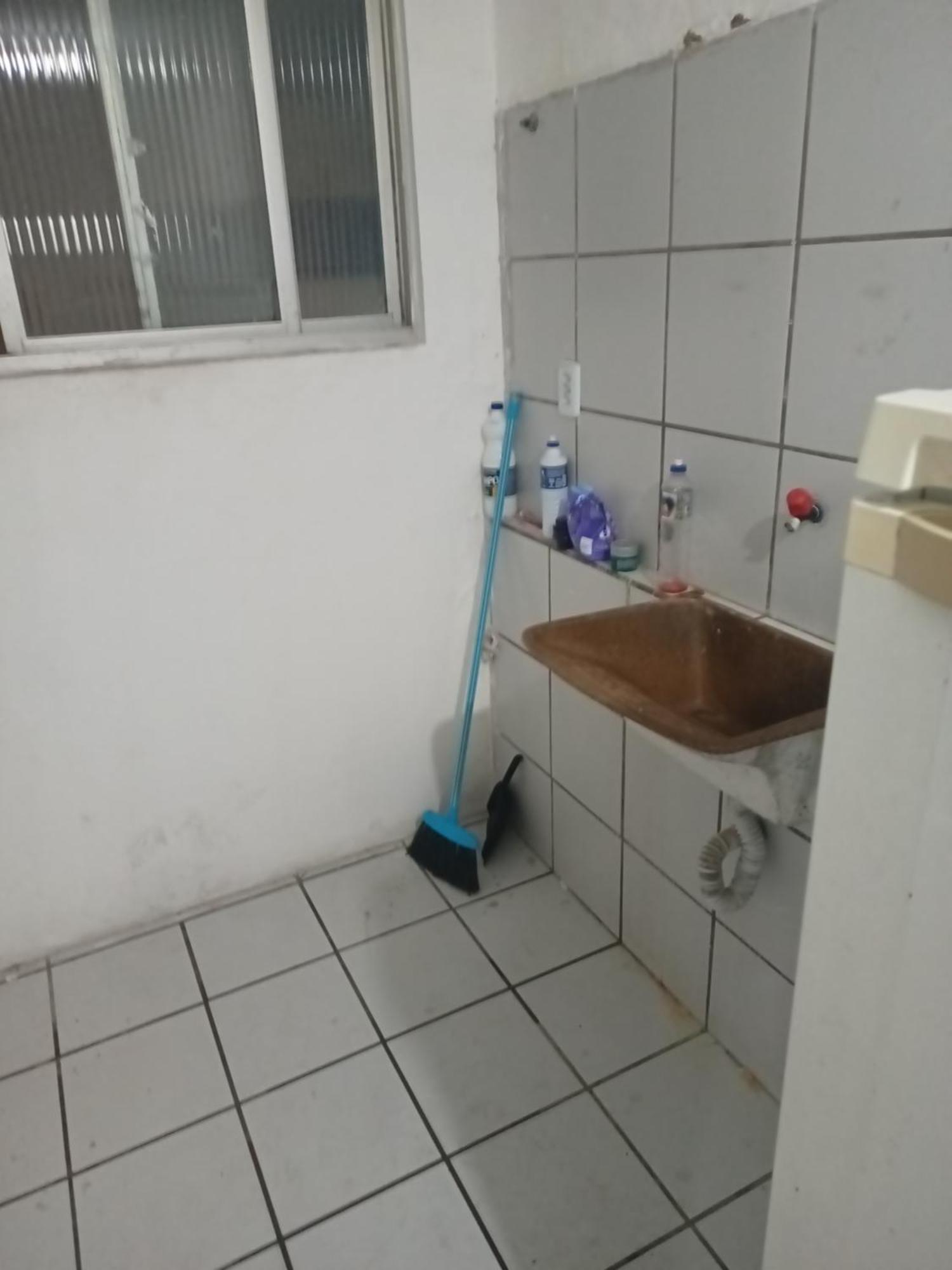 Com Cama Casal E Solteiro E Banheiro Privativo