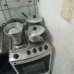 Quarto Com Cama Casal E Solteiro E Banheiro Privativo