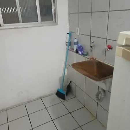 Com Cama Casal E Solteiro E Banheiro Privativo